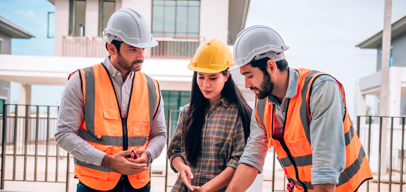 ingenieros contruccion trabajo