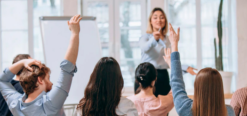 jovenes salon clases universidad