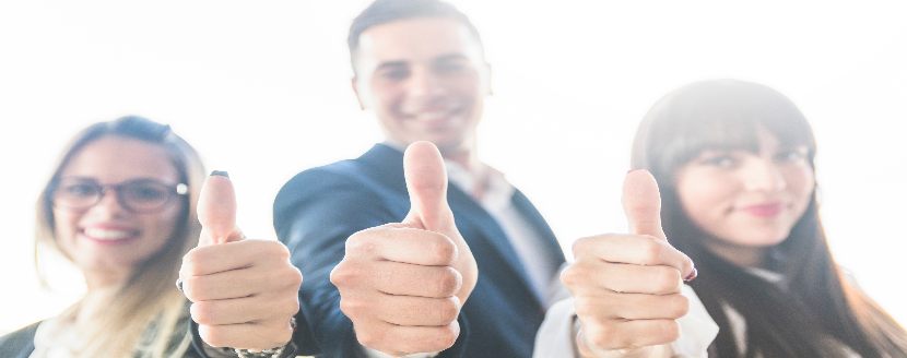 empleados de una empresa sonriendo