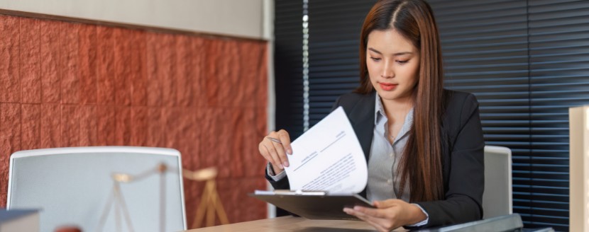 funcion revision redaccion contratos